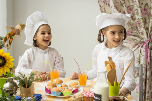Как приучить ребёнка помогать на кухне