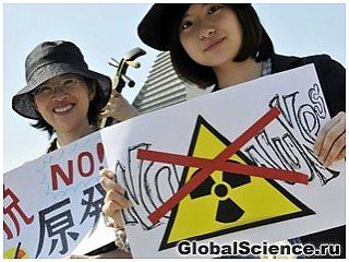 Тысячи людей в Японии выступили против атомной энергии