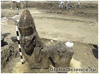 Археологи обнаружили статую деда короля Тута