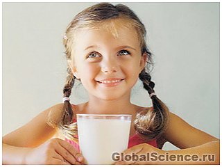 Ученые: молоко лучше воды для гидратации организма детей