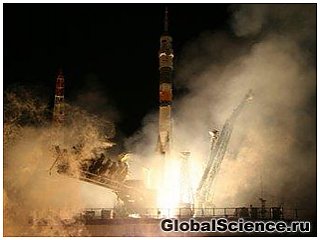 Российский космический корабль успешно доставил космонавтов на МКС