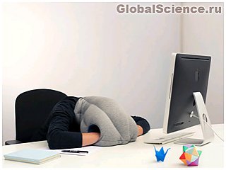 Подушка Ostrich pillow для обіднього сну підвищує продуктивність праці 