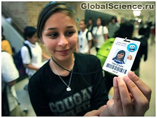 Американских школьников заставили носить RFID-чипы