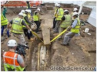 Британские археологи раскопали таинственный гроб в гробу