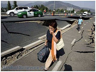 Из-за землетрясений в Чили эвакуировали 100 тысяч человек
