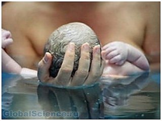 Американские медики воздерживаются от рекомендаций рожать в воде