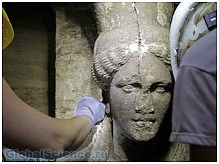 Каменные девы охраняли могилу матери Александра Македонского
