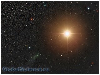 Составное изображение Марса и кометы Siding Spring, полученное благодаря Хаббл