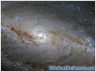 «Хаббл» сделал снимок спиральной галактики с перемычкой