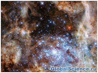 Телескоп «Хаббл» нашел девять массивных звезд в 30 млн раз ярче Солнца