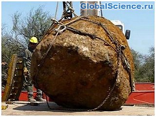 Исследователи обнаружили в Аргентине огромный метеорит видео