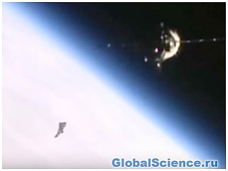 Камеры МКС сняли на видео НЛО, которое следило за станцией