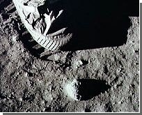 Астронавтов снабдят "лунным пылесосом"